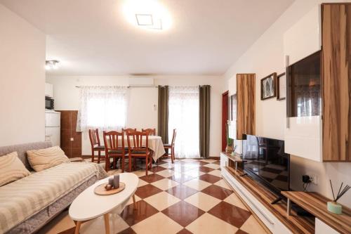 Apartments with parking space Bibinje, Zadar - 18056