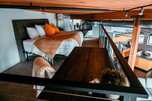 Massive Downtown Seattle Condo - Free Parking!_2