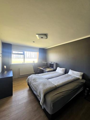 Säng eller sängar i ett rum på Apartment near Reykjavik's heart