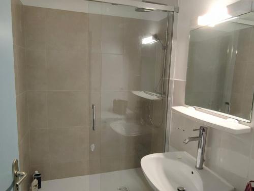 a bathroom with a shower and a sink and a mirror at Maison Vendres, 3 pièces, 6 personnes - FR-1-781-40 in Port-Vendres