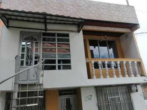 a house with a porch and a balcony at Posada lucyta in Consacá