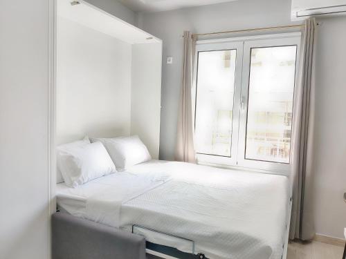 Pretty Petitie Fully Equipped City Center Studio