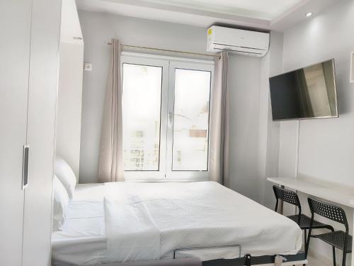 Pretty Petitie Fully Equipped City Center Studio