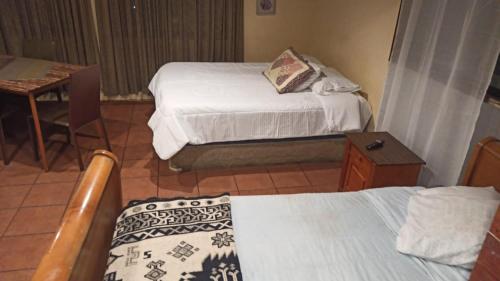Een bed of bedden in een kamer bij Hostal El Gallego 3