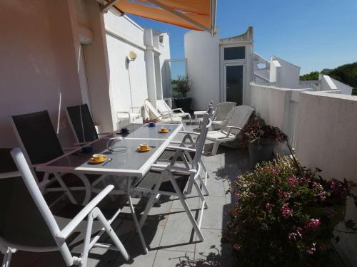 3 pièces avec grande terrasse à 50m de la plage et commerces, parking privé