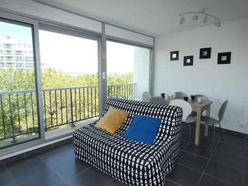 Charmant T2 avec Piscine, Proche Plage et Commerces, Garage Privé, Quartier Couchant