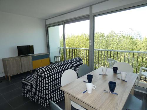Charmant T2 avec Piscine, Proche Plage et Commerces, Garage Privé, Quartier Couchant