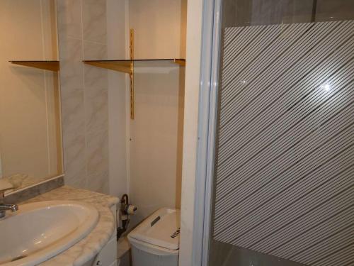 Charmant T2 avec Piscine, Proche Plage et Commerces, Garage Privé, Quartier Couchant