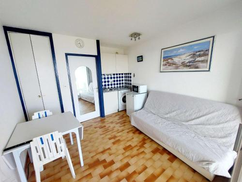 Photo de la galerie de l'établissement Studio cabine en front de mer avec piscine - FR-1-328-228, à La Grande Motte