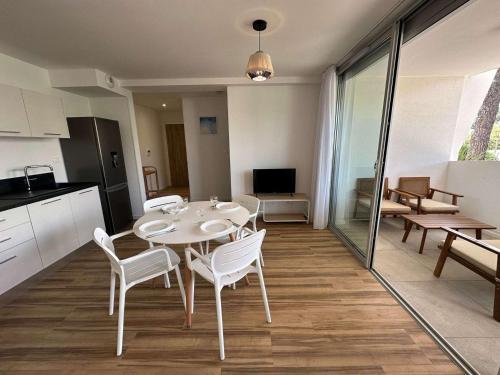 Appartement Climatisé, Proche Plage et Commerces, 4 Pers., Parking Privé, Quartier du Couchant
