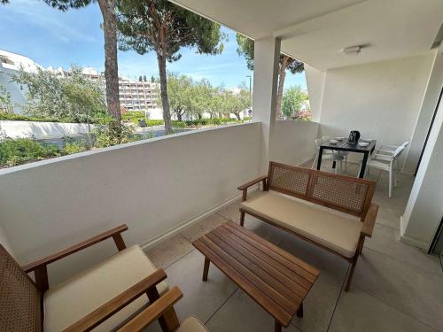 Appartement Climatisé, Proche Plage et Commerces, 4 Pers., Parking Privé, Quartier du Couchant