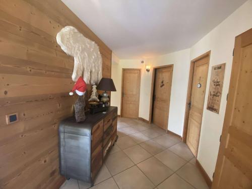 Photo de la galerie de l'établissement Chalet familial 10 pers. avec terrasse, terrain de boules, garage et équipements modernes - FR-1-342-318, à Beaufort