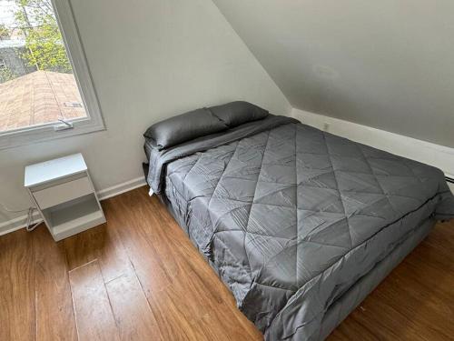 Ένα ή περισσότερα κρεβάτια σε δωμάτιο στο Comfy Family Home -Adjacent To NYC: 15 Guests