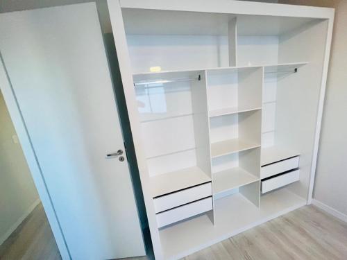 Gambar di galeri bagi APT Moderno com muitos itens , 3 quartos e 2 vagas de garagem di Ponta Grossa