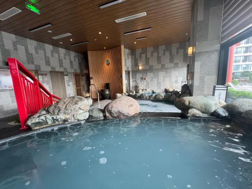 Πισίνα στο ή κοντά στο Homestay Onsen Landmark Ecopark
