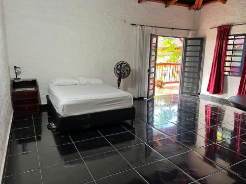 Un pat sau paturi într-o cameră la Casa campestre Rivera
