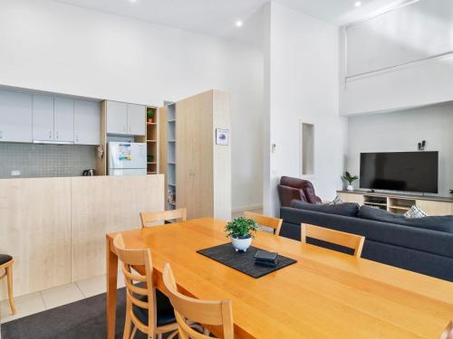 Μια τηλεόραση ή/και κέντρο ψυχαγωγίας στο Murray Grange apartment 6