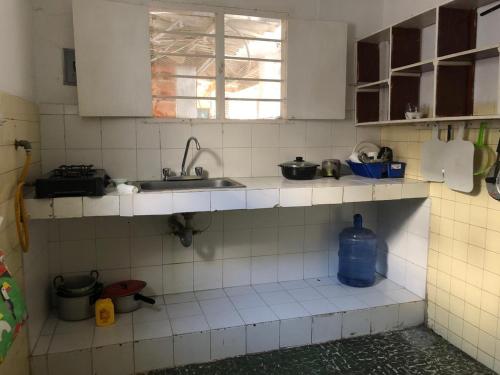 Dapur atau dapur kecil di Hostal Los Abuelos Colombianos