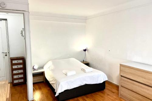 Katil atau katil-katil dalam bilik di Studio Vidal in the city center of Cannes with AC