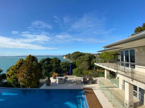 Bazén v ubytování Mellons Bay Retreat nebo v jeho okolí