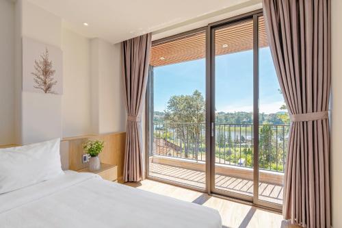 Postel nebo postele na pokoji v ubytování River Park Hotel Dalat