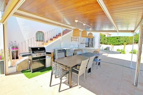 Aaron - holiday home with stunning views and private pool in Calpe