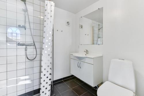 Ett badrum på Skagen City Apartments