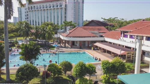 an overhead view of a large swimming pool in a city at Nilai Springs Resort Hotel in Nilai