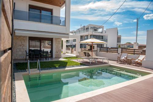 La alberca dentro o cerca de Tomy's 1 Dream Villa 2 bedrooms with Pool