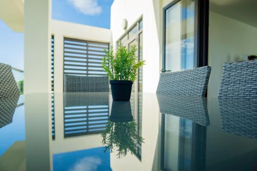 Bazén v ubytování Palm Biche Residence nebo v jeho okolí