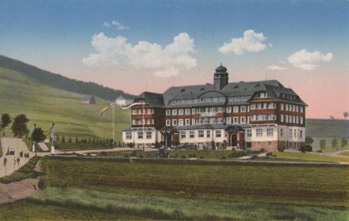 una rappresentazione di un grande edificio in un campo di Summit of Saxony Resort Oberwiesenthal a Oberwiesenthal