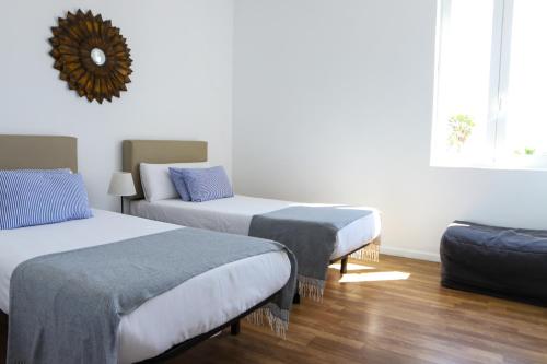 a room with two beds and a couch at Valencia Luxury - Malvarrosa Beach in Valencia