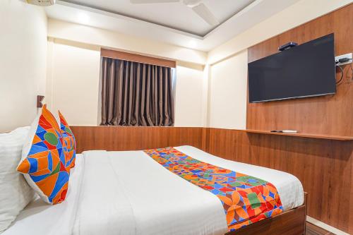 Postel nebo postele na pokoji v ubytování FabHotel Stayz Inn US Consulate