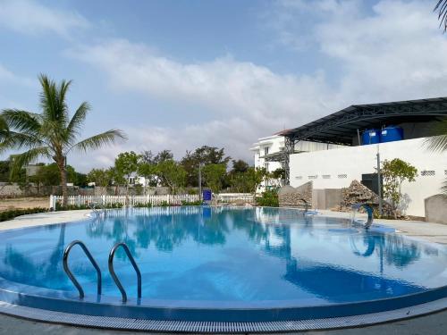 La alberca dentro o cerca de Việt Hương Hotel