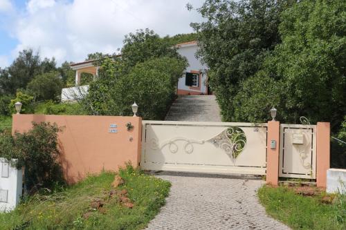 a gate in front of a house with a driveway at Maison Algarve in Mexilhoeira Grande