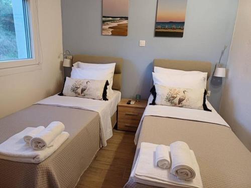 Postel nebo postele na pokoji v ubytování Berry House Nikiti