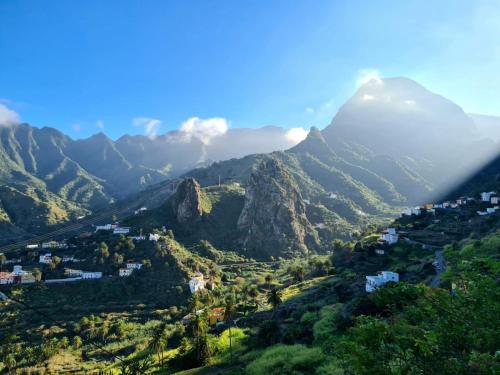 En generel udsigt til bjerge eller udsigt til bjerge taget fra lejligheden