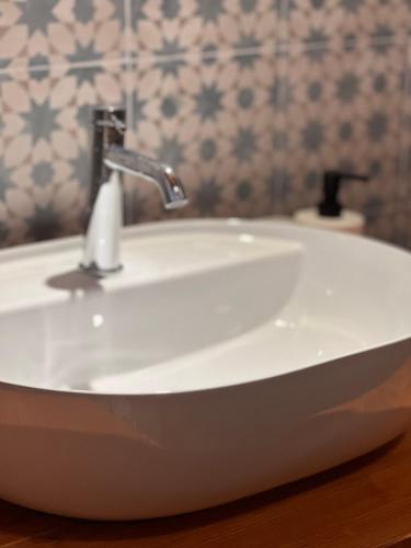 a white sink with a faucet in a bathroom at GarganoMareBorghi ospitalità diffusa in Vico del Gargano