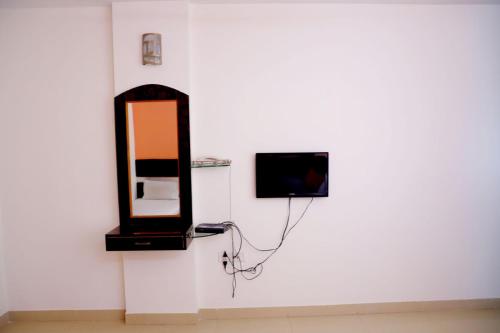 Hotel Sai Kohinoorにあるテレビまたはエンターテインメントセンター