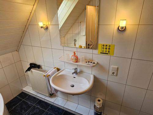 a bathroom with a sink and a mirror at Gästehaus Grunewald Bed & Breakfast in Heiden