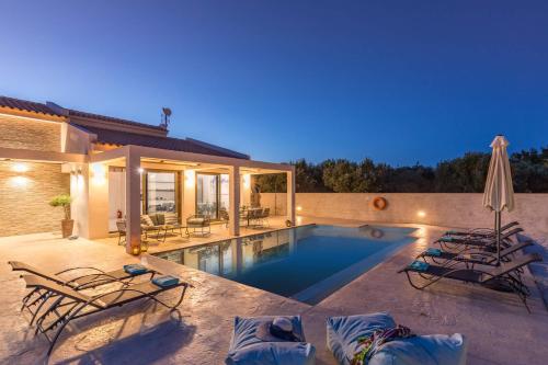 Villa Levanta by Villa Plus