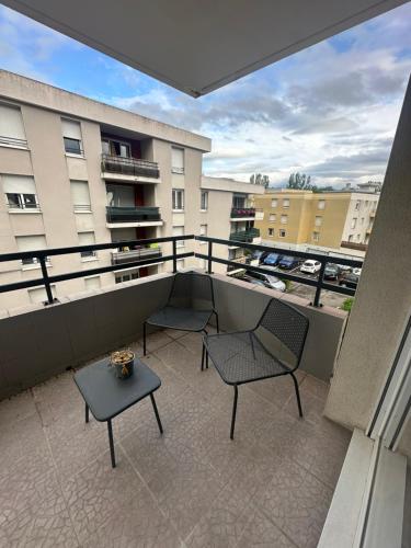 Très beau trois pièces avec vue dégagée et parking privé souterrain
