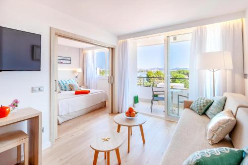 Postel nebo postele na pokoji v ubytování VIVA Eden Lago