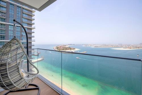 2BR Beachfront Gem with Dazzling Views of the Palm