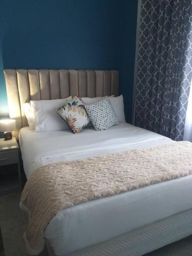 Krevet ili kreveti u jedinici u objektu Beautiful No Fuss Serene 4-Bed House in Bulawayo