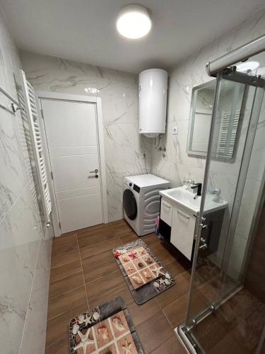 a small bathroom with a sink and a mirror at Apartman ARISTEA in Arandjelovac