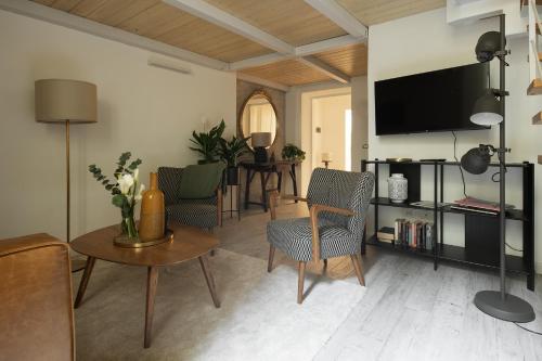 Bright 3-Bedroom Apartment with Patio in Florence Historic Center Near Duomo