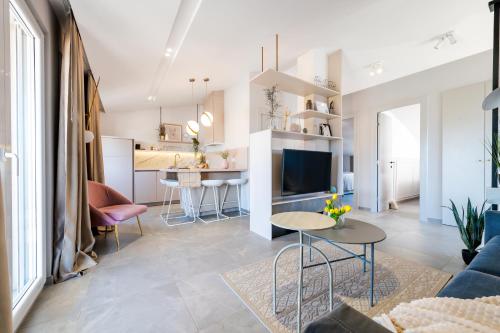 DANICA Luxury SeaSide Apartment