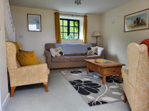 a living room with a couch and a table at The Cridford Inn in Trusham