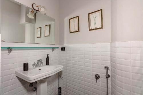 Servi Apartment by Mamo Florence
